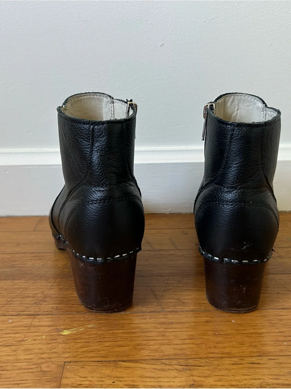 Maguba black leather